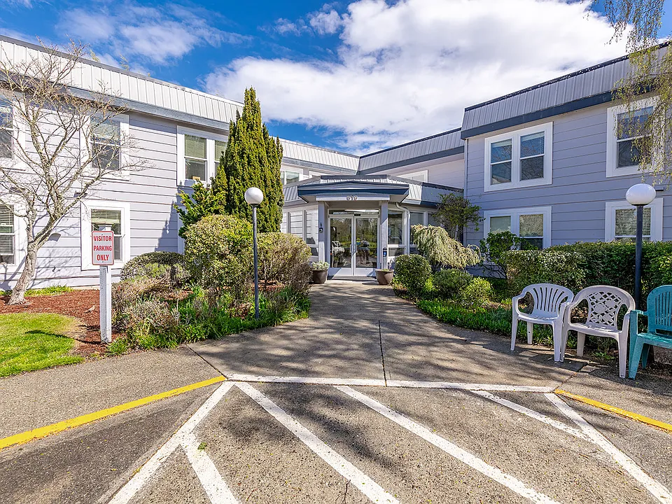 Marine Plaza Apartments