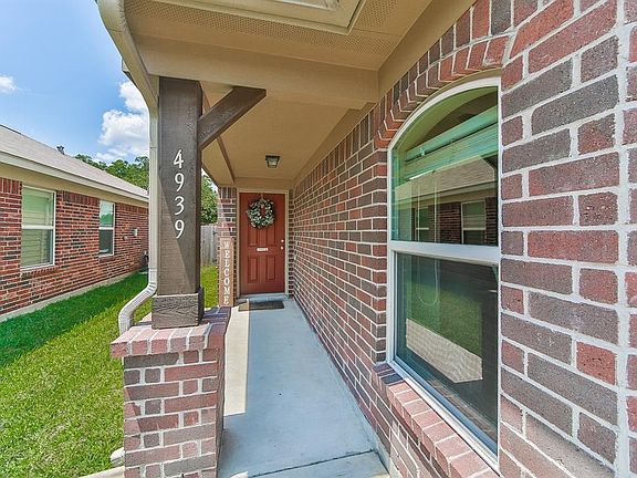 4th image of 4939 Blue Spruce Hill St