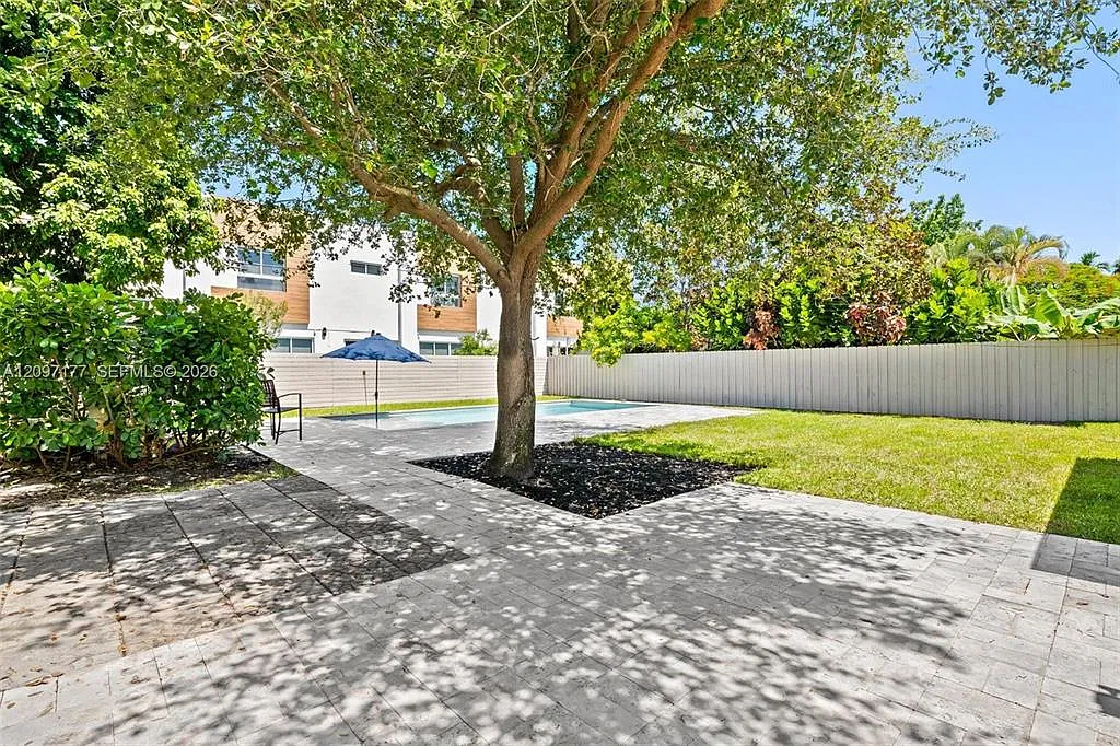 3 bed, 1354 sqft, $4,750 — Photo 3
