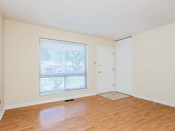 3rd image of 2872 Sugar Tree Ln