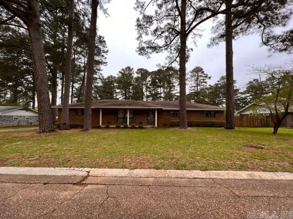 1612 Karen Cir, Magnolia, AR 71753