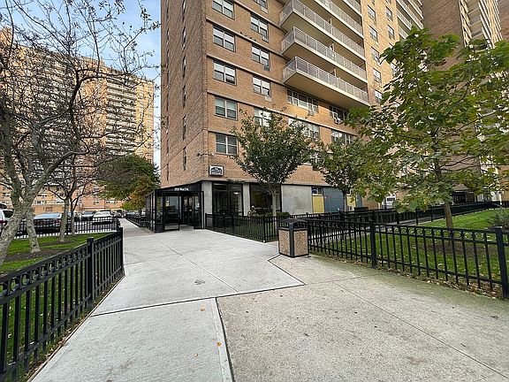 4th image of 2925 W 5th St APT 18D