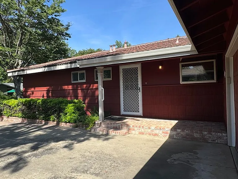 1214 Cornell Dr — Photo 12