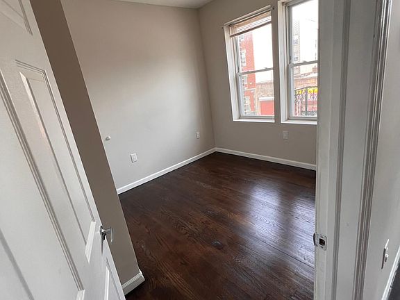 5th image of 168 N Grove St