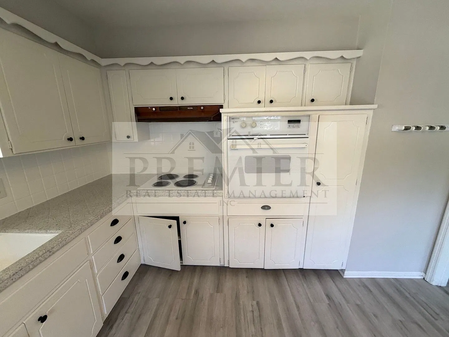 8416 Travis Lane Overland Park KS - Rent 1300 - 2 bed / 1 bath apartment - with open garage space... — Photo 1