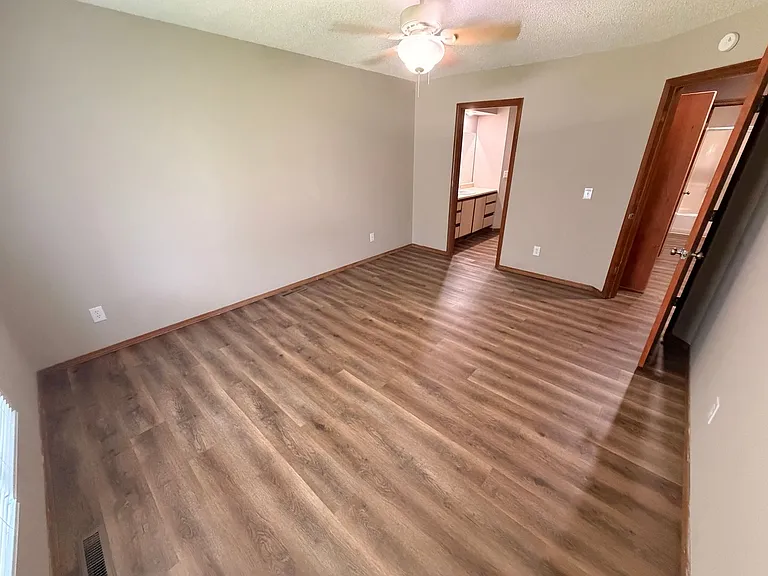 3541 S Jefferson Ave — Photo 18