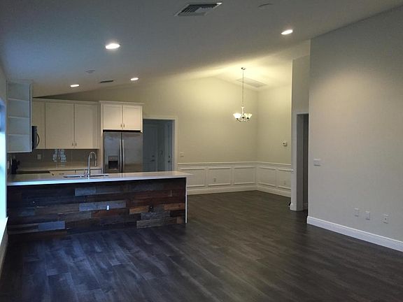 4th image of 17740 Cornelia Ave