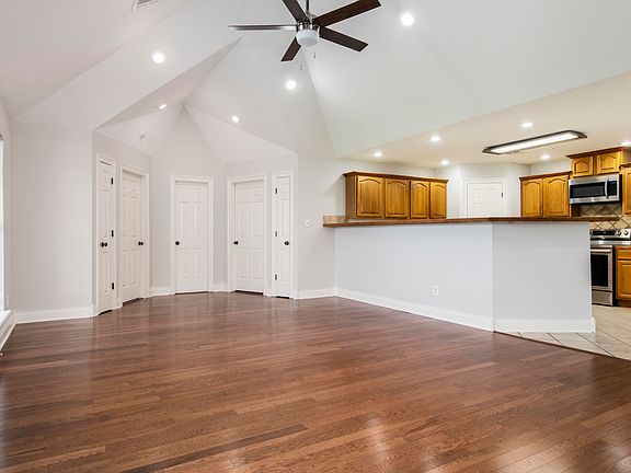 5th image of 513 Quence Dr