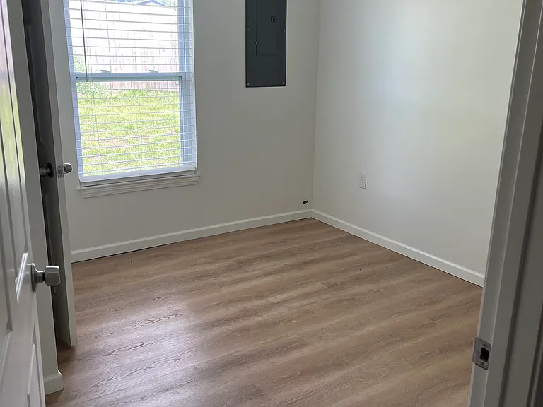 105 W Main St #A — Photo 8