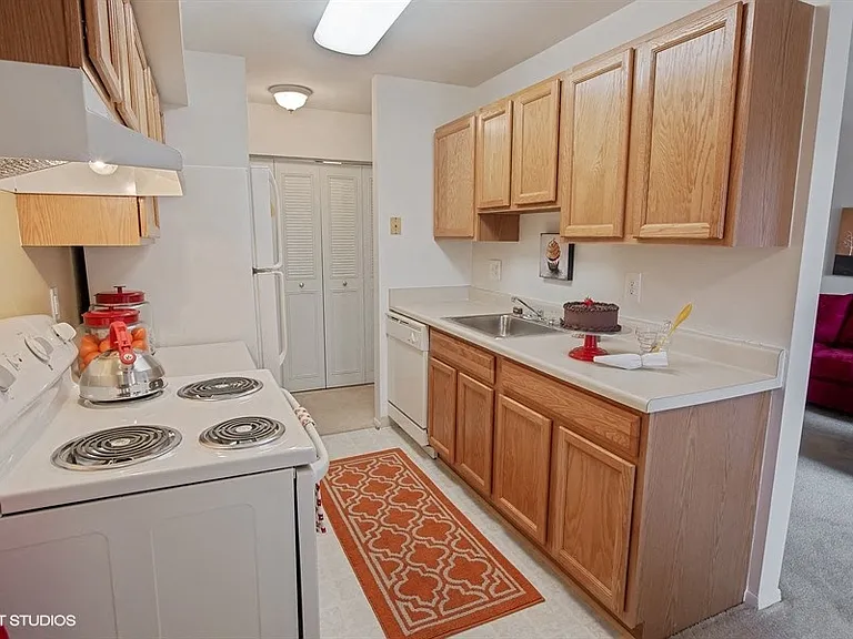 Fully Equipped Ranch-Style Kitchen