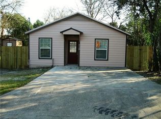 718 1st St, Lockhart, TX 78644