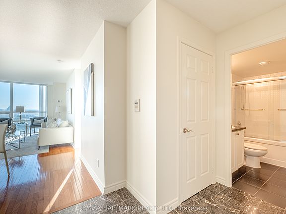 4th image of 88 Grangeway Ave #1705