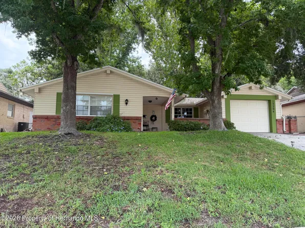 12204 Bear Creek Ln, Hudson, FL 34667