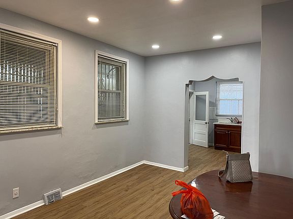 5th image of 917 Snyder Ave