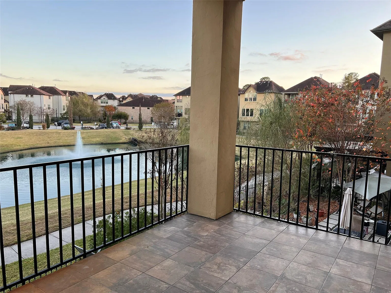 3 bed, 3.5 bath, 2703 sqft, $2,995 — Photo 3