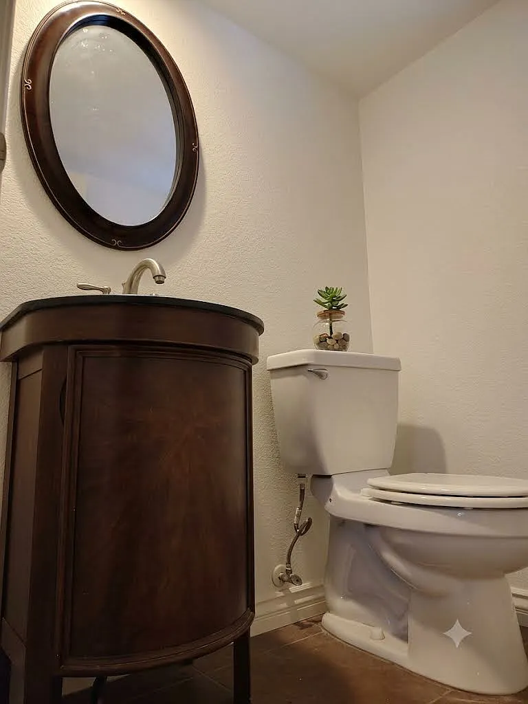 2343 Wilson Ave — Photo 2