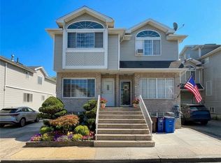 25 Latourette Ln, Staten Island, NY 10314