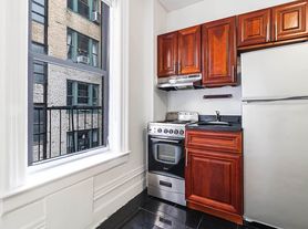 341 W 45th St