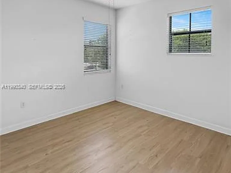 709 SE 35th Ave #0 — Photo 9
