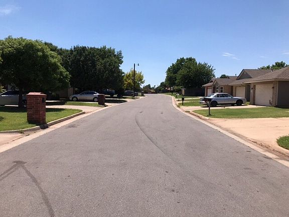 4th image of 1041 SW 103rd Ter