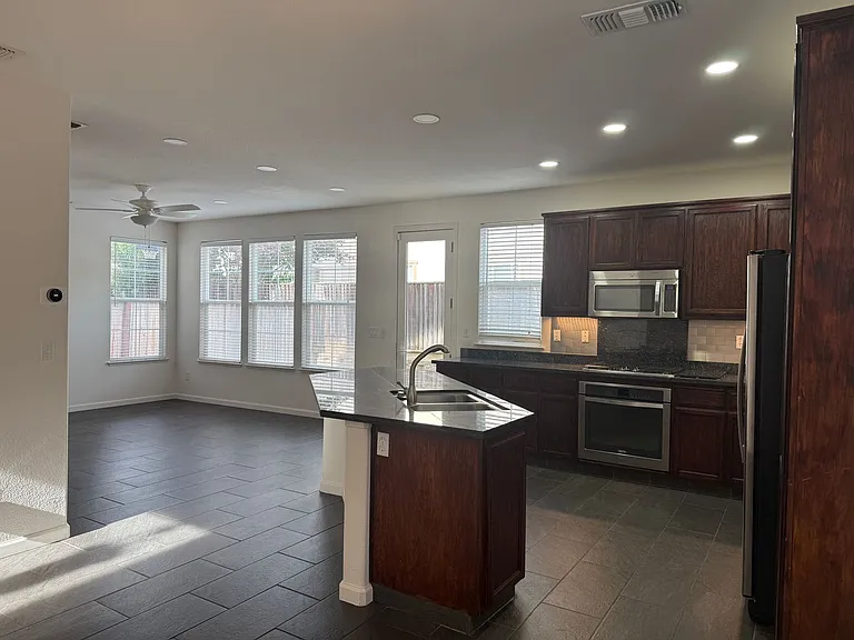 651 Jade Way — Photo 4
