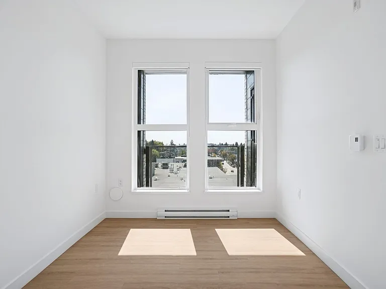 219 E 24th Ave — Photo 33