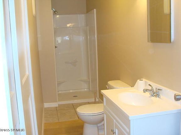 4th image of 633 Morse St