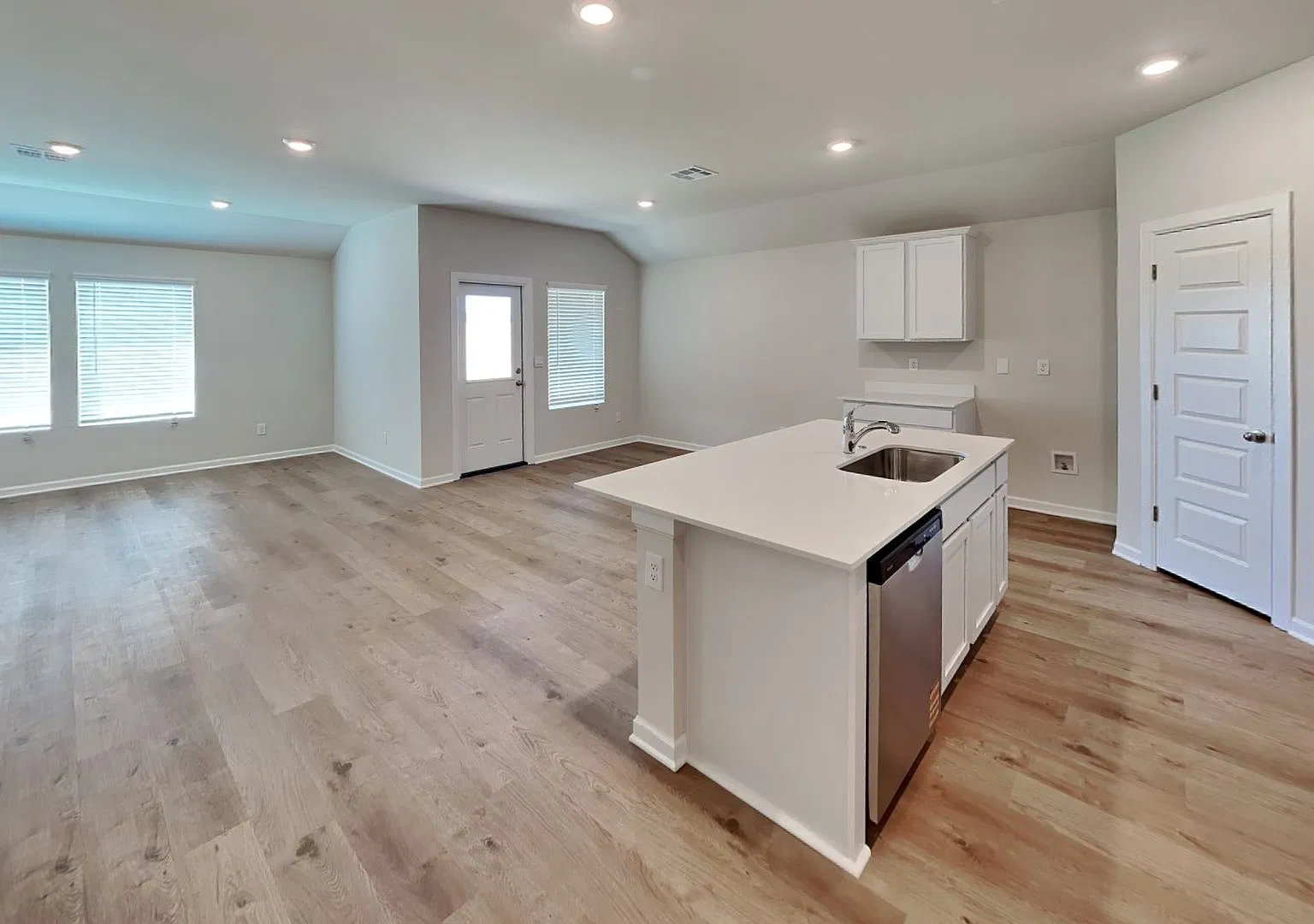 Very Nice 4 Bedroom 2 Bath Home in Yukon Schools — Photo 3
