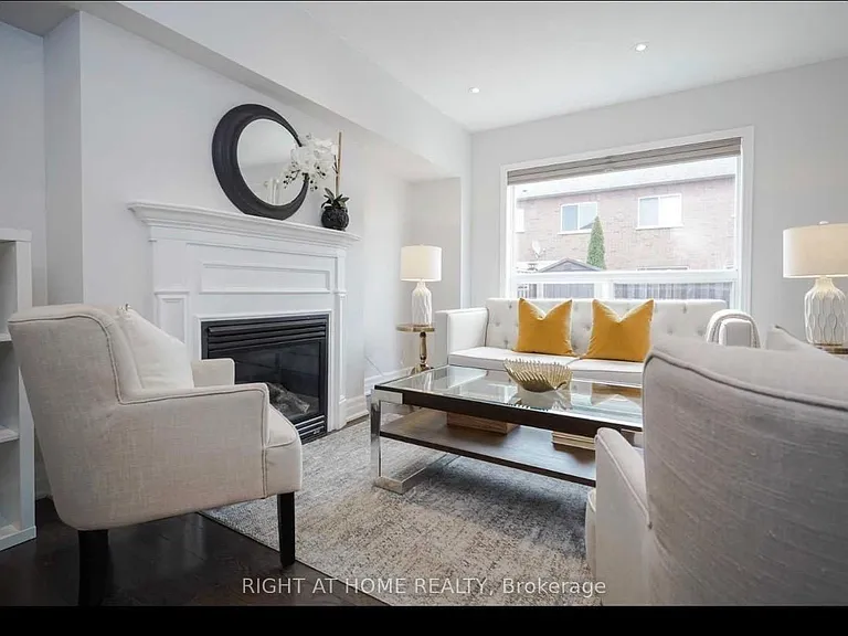 6399 Spinnaker Cir #121 — Photo 2