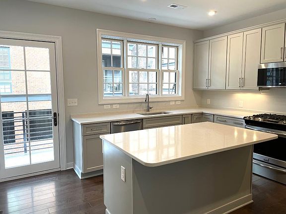 4th image of 98 Normandy Ave #Townhouse 78