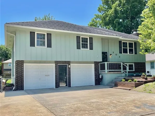 303 Canterbury Ln, Belton, MO 64012