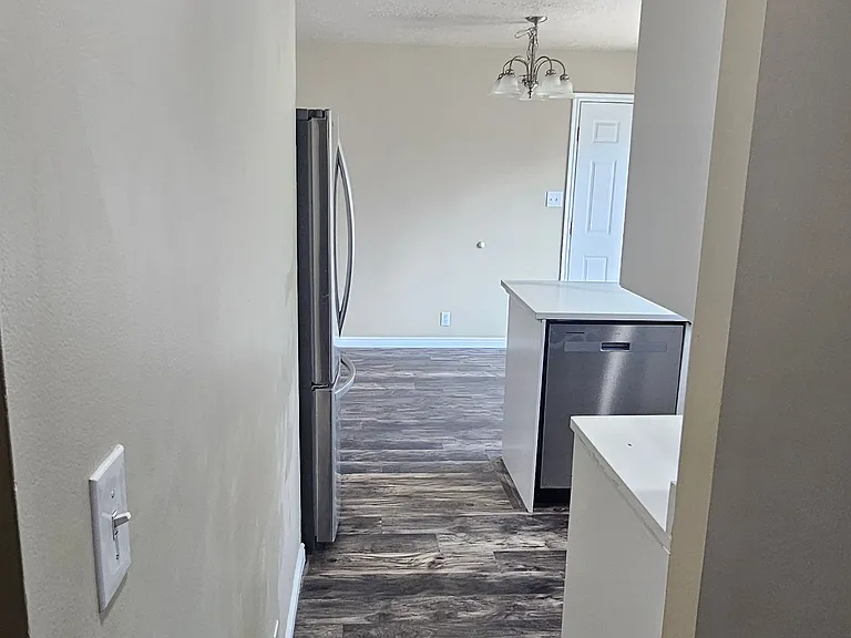 2318 E Claybourne Ave — Photo 7