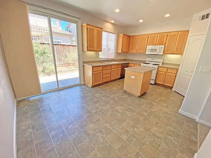 2247 3rd St — Photo 3