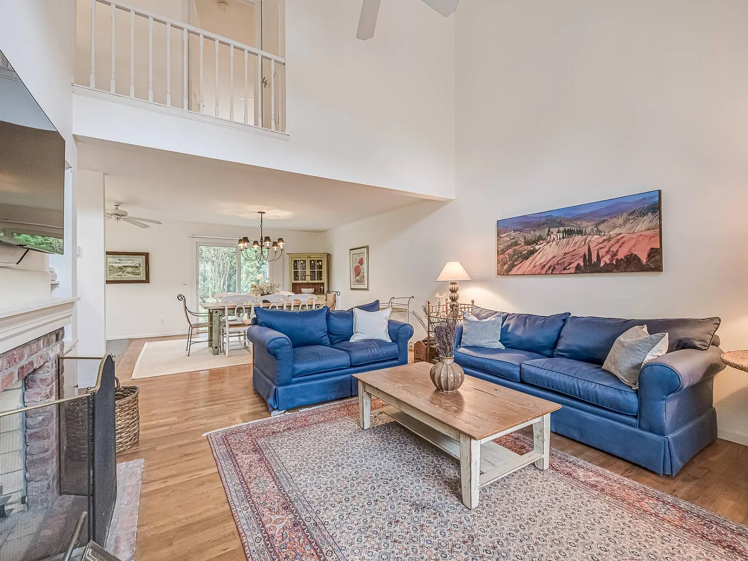 Village Condo — Photo 4