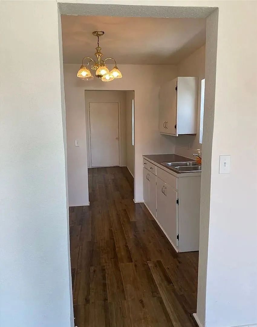 2 Bed/ 1 Bathroom — Photo 4