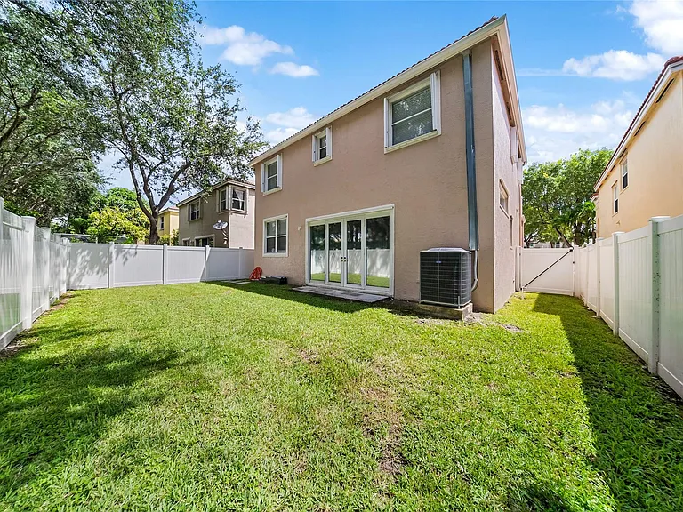 5030 SW 155th Ter — Photo 27