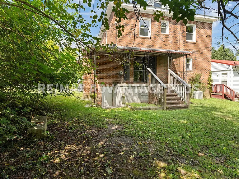 516 N Center St — Photo 6