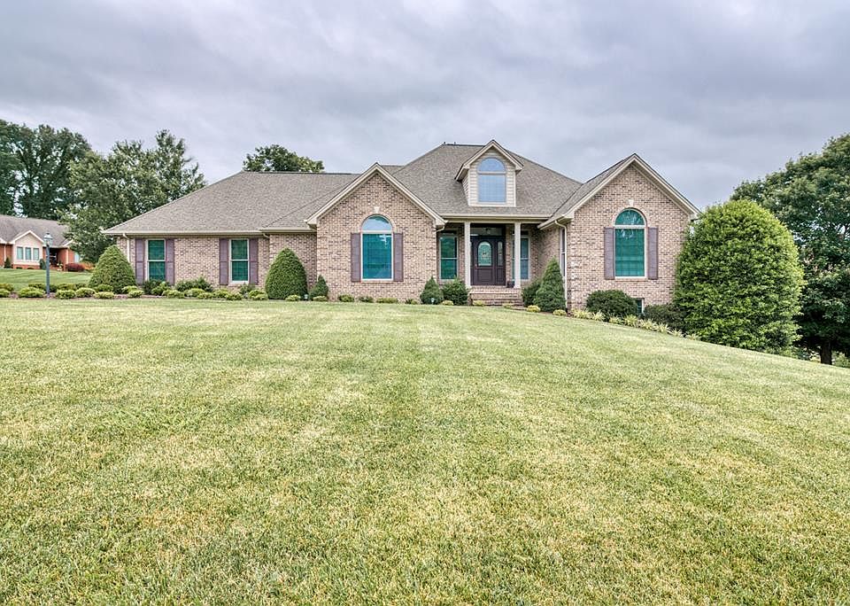 1st image of 21433 Sheffield Ct