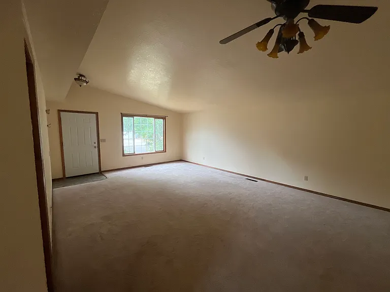 3169 SE Hathaway Dr — Photo 4