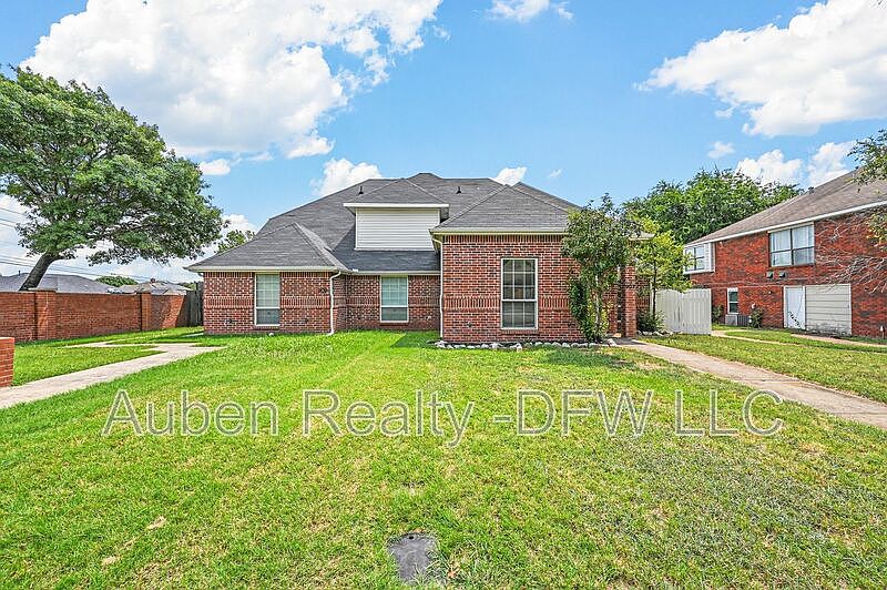 1st image of 902 Wentwood Dr