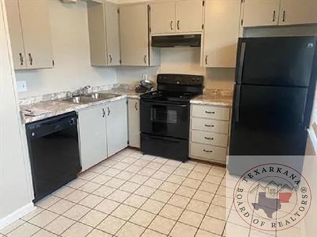 2 bed, 1.0 bath, $800 — Photo 3