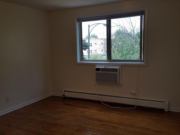 4th image of 1545 W Pratt Blvd APT 402