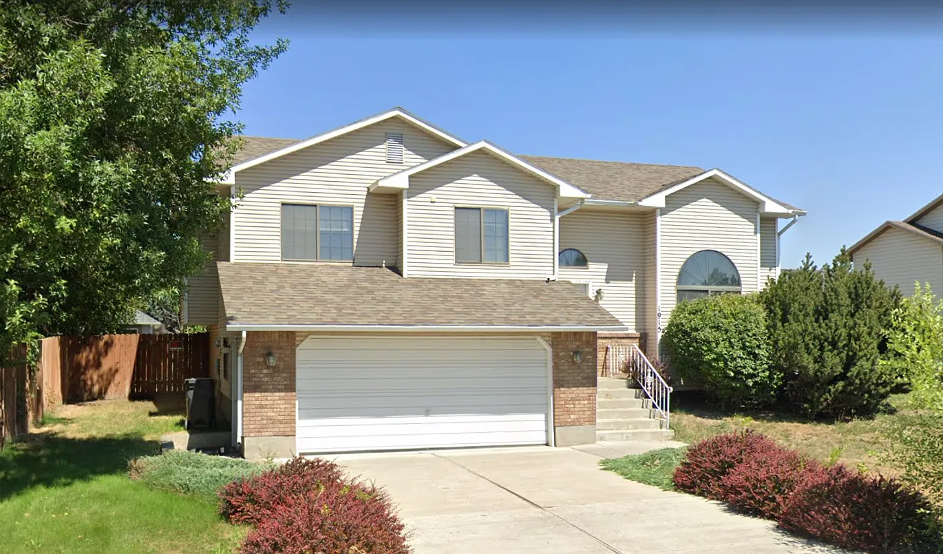1915 E Alturas Cir — Photo 1