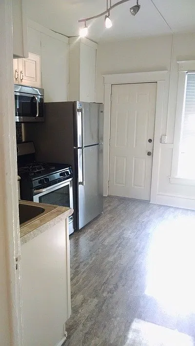 635 Adams St NE — Photo 2