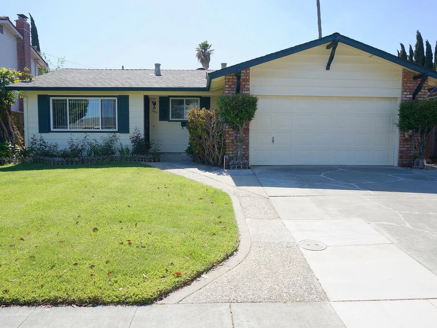 4 bed, 1450 sqft, $4,100 — Photo 2