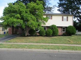 123 Pinewood Dr, Levittown, PA 19054