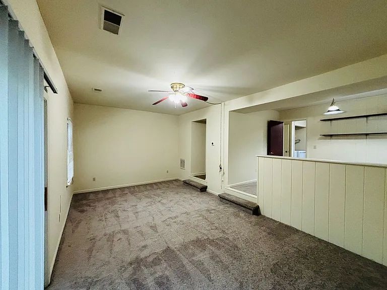 124 Camelot Ct — Photo 13