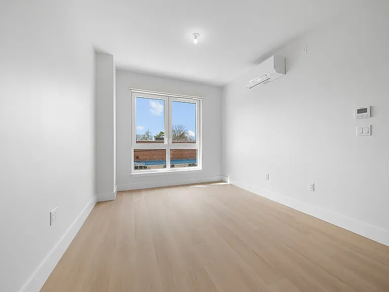 77-63 Vleigh Pl #415 — Photo 3