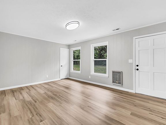 5th image of 251 Fussell Ln