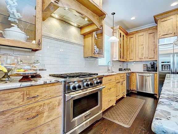 4th image of 4571 E Beach Dr